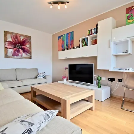 Delightful With 2 Bedrooms Valbandon