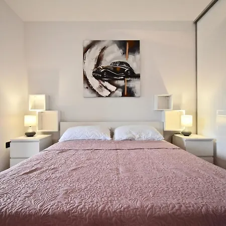 Apartman Delightful With 2 Bedrooms *