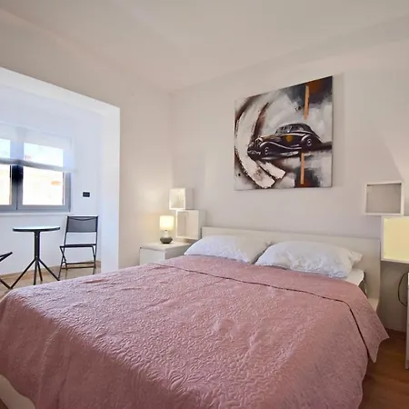 Appartement Delightful With 2 Bedrooms Valbandon